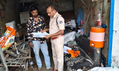 रायपुर में कबाड़ियों पर एक्शन से मचा हड़कंप,पुलिस ने रेड मारकर जब्त भारी मात्रा में लोहा-सरिया