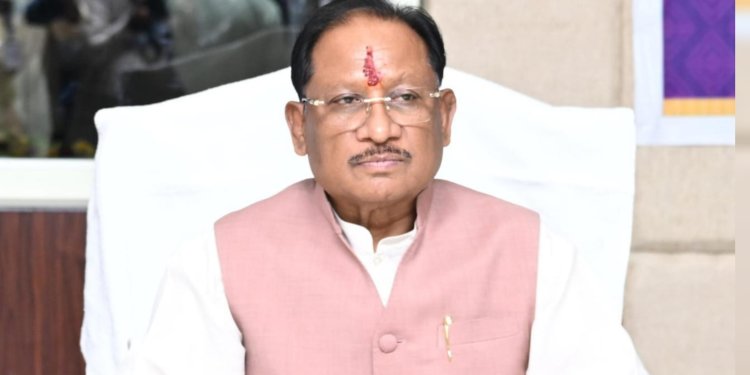 जब मुख्यमंत्री ने अधिकारी को लगाई फटकार : कहा-मीटिंग से बाहर जाओ-अपने सचिव से सही जानकारी लेकर आओ