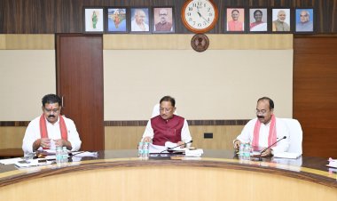 साय कैबिनेट के बड़े फैसले : किसानों को 15 हजार प्रति एकड़, 240 ई-बसों को मंजूरी,अवैध खनन पर सख्ती सहित पढ़िए अन्य निर्णय