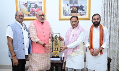 केंद्रीय मंत्री गिरिराज सिंह पहुंचे मुख्यमंत्री निवास,सीएम साय ने कहा-केंद्र और राज्य के समन्वय से विकास को मिलेगी नई गति