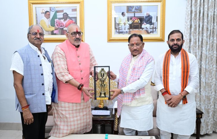 केंद्रीय मंत्री गिरिराज सिंह पहुंचे मुख्यमंत्री निवास,सीएम साय ने कहा-केंद्र और राज्य के समन्वय से विकास को मिलेगी नई गति