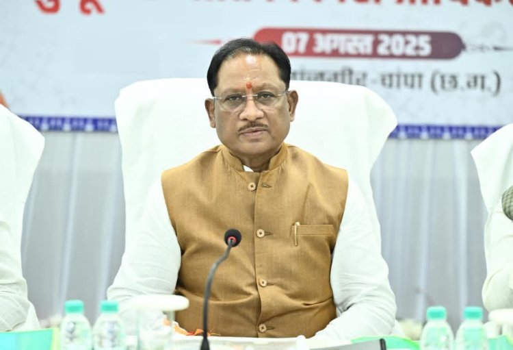 साय सरकार की जीरो टॉलरेंस नीति : दिवंगत आरक्षक की पत्नी से 19 लाख वसूलने पर थाना प्रभारी को जेल,फरार वकील की तलाश