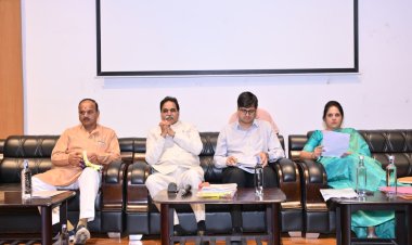 5 घंटे की मैराथन समीक्षा : अधिकारियों को राजेश मूणत की दो टूक: जनता की समस्याएं प्राथमिकता से सुलझाएं, लापरवाही नहीं चलेगी