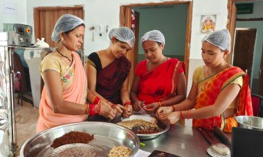 महुआ ने बदली महिलाओं की जिंदगी : वन धन योजना से मिली आत्मनिर्भरता की नई पहचान