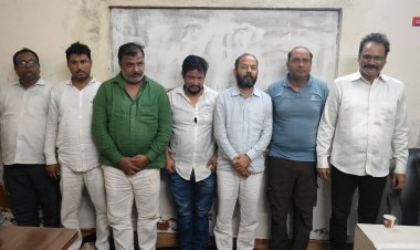 रायपुर में 1.13 करोड़ की ठगी का खुलासा, 4 करोड़ से ज्यादा कैश, 17 मोबाइल और काले नोटों जैसा पेपर बरामद