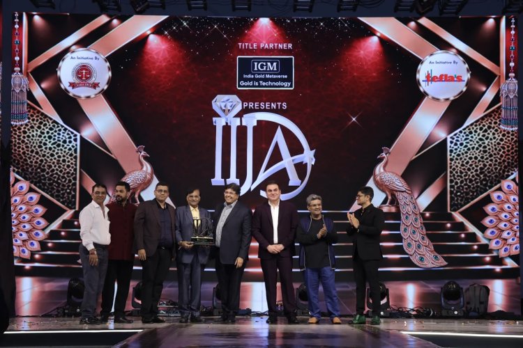 National Award : राष्ट्रीय मंच पर रायपुर के AT ज्वेलर्स की चमक, ‘Most Emerging Jewellery Retailer’ अवॉर्ड से सम्मानित
