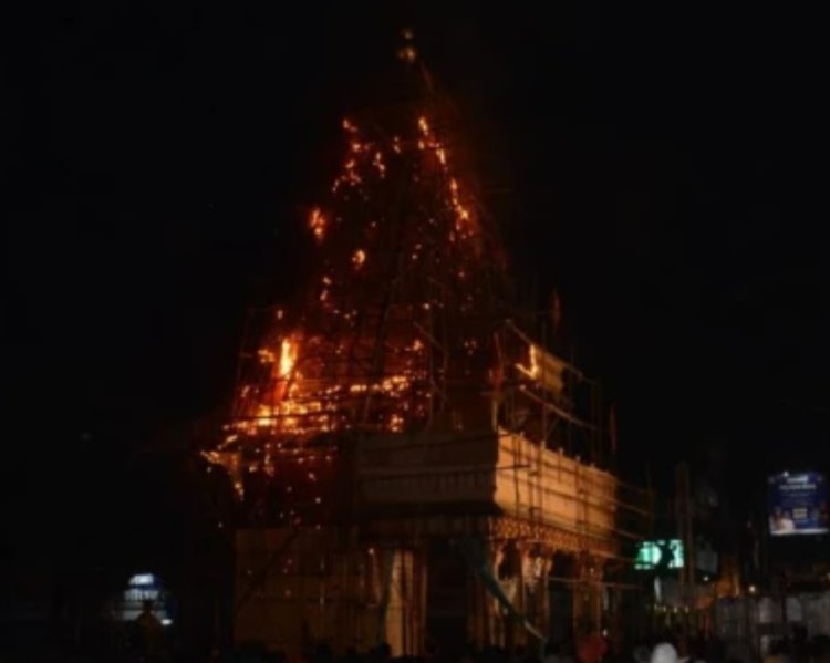 रायपुर में मां दुर्गा के निर्माणाधीन पंडाल में लगी आग,दमकल टीम ने काफी मशक्कत से पाया काबू